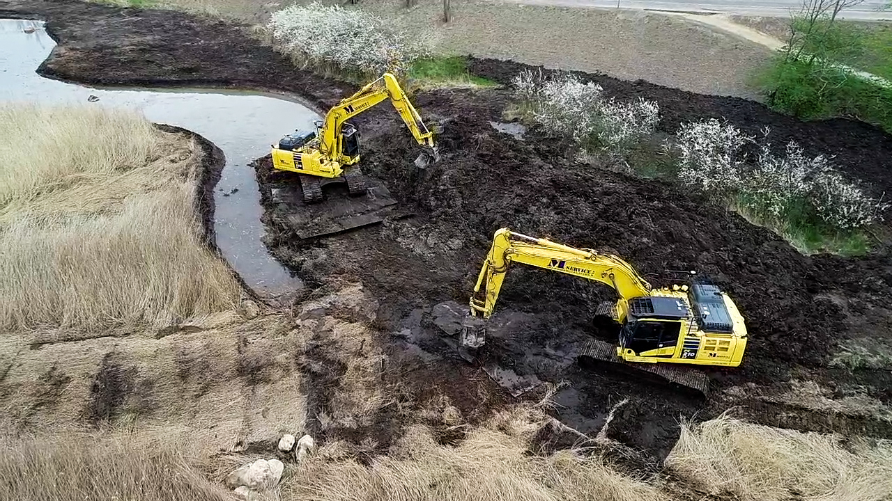 Excavators actively reshaping a straight stream into a natural, meandering course. Photo: NIRAS